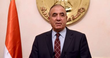 وزير التنمية المحلية خلال لقائه الأخير بالموظفين: لا تبخلوا بجهدكم من أجل مصر