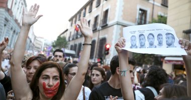 صور.. الآلاف يتظاهرون فى مدريد ضد التحرش بعد جريمة اغتصاب فتاة