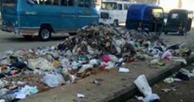 قارئ يشكو من تراكم القمامة فى شارع 135 الفاصل بين حيى شرق وغرب شبرا الخيمة