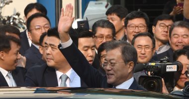 صور.. رئيس كوريا الجنوبية يغادر مقر الرئاسة للقاء نظيره الشمالى