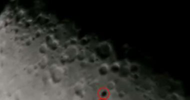 العثور على ثلاثة أجسام غريبة تمر بالقرب من القمر.. فيديو وصور