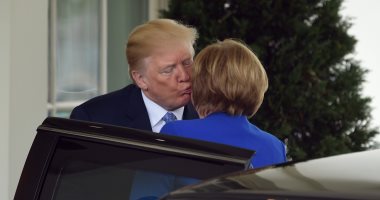 صور.. ترامب يستقبل المستشارة الألمانية فى البيت الأبيض بالقبلات