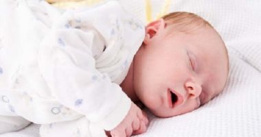 فيديو معلوماتى.. تعرفى على عدد ساعات النوم الأمثل لطفلك فى عامه الأول