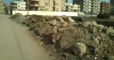 فيديو.. قارئ يشكو من مخلفات البناء على طريق وابور النور بفاقوس الشرقية
