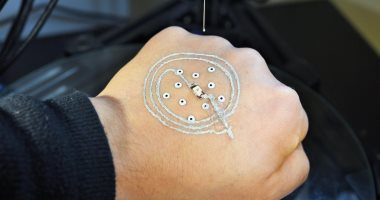 علماء يبتكرون تاتو 3D يمكن إزالته عن الجلد بكل سهولة