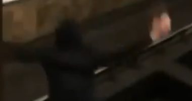 فيديو.. مراهق يلقى بنفسه أسفل قطار مترو أنفاق موسكو من أجل "اللايكات"