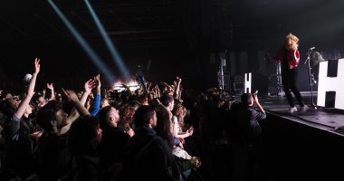انطلاق مهرجان فرنسا العالمى لموسيقى "الروك" بحضور الآلاف