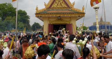صور.. احتفالات فى كمبوديا بذكرى ميلاد "بوذا"  