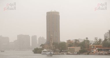 العاصفة الترابية تصل القاهرة الكبرى.. إغلاق الطرق السريعة.. والأرصاد تحذر