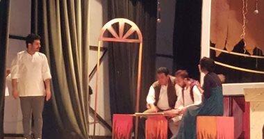 صور .. عرض مسرحية  "مشعلو الحرائق " على مسرح قصر ثقافة المحلة بالغربية 