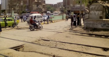 محافظة الإسكندرية : وفاة مواطنيين خلال محاولة توك توك عبور مزلقان قطار  