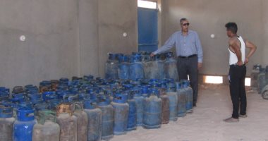 صور.. رئيس مدينة أبورديس يتفقد مستودع البوتاجاز استعدادا لرمضان