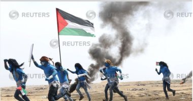 صور.. فلسطينيون يحاكون شخصيات فيلم " أفاتار" فى مظاهرات على حدود غزة