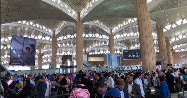 السعودية نيوز | 
                                            مطار الرياض: نتوقع استقبال 90 ألف مسافر اليوم و"كاونترات" إضافية لإنهاء الإجراءات
                                        