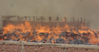 الأدلة الجنائية بأسوان: حريق مصنع كوم أمبو بسبب اشتعال النار بمقلب قمامة