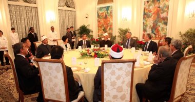 رئيس وزراء سنغافورة يقيم مأدبة عشاء ترحيبا بالإمام الأكبر