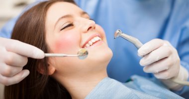 تجنب مشكلات الأسنان والتهاب اللثة × 4 خطوات صحية