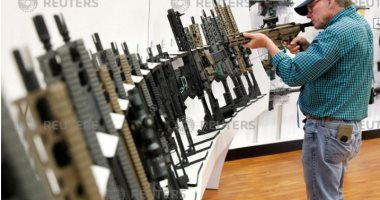  صور.. "مهاوويس السلاح" يتجمعون فى معرض الأسلحة النارية بولاية تكساس