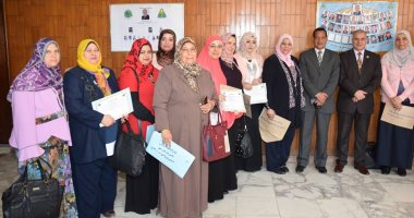 نائب رئيس جامعة المنوفية يكرم المشاركين فى برامج التوعية والقوافل "صور"