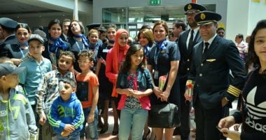 صور.. مصر للطيران توزع هدايا رمضان على أطفال مستشفى ٥٧٣٥٧