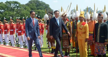 صور.. الرئيس الإندونيسى يستقبل رئيس مجلس الدولة الصينى فى قصر الرئاسة ببوجور