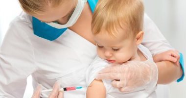 خبير بريطانى:تطعيم الأطفال أفضل حل لمنع زيادة الإصابات بكورونا خلال الشتاء