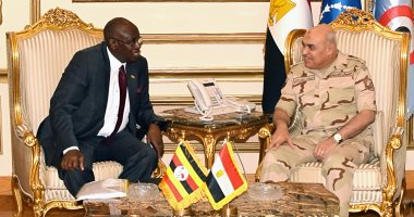 الفريق أول صدقى صبحى يلتقى وزير الدولة الأوغندى لشؤون المحاربين القدامى