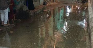 غرق الشارع الرئيسى بقرية العدلية فى الشرقية بمياه الصرف الصحى
