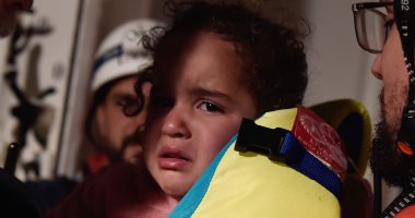 الاتحاد الأوروبى يطالب إيطاليا بحل سريع لمهاجرين على سفينة إنقاذ خيرية
