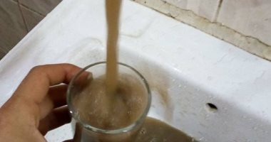 فيديو.. تلوث مياه الشرب فى قرية الماى بالمنوفية وتحولها للون الأسود