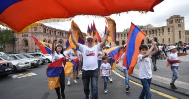 صور.. المعارضة الأرمينية تحتشد أمام البرلمان تزامنا مع اختيار رئيس للوزراء