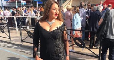 ليلى علوى تتألق فى فستان أسود بافتتاح مهرجان كان السينمائى الدولى
