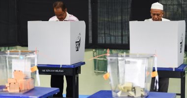 صحيفة: إغلاق صناديق الاقتراع في الانتخابات الأكثر شراسة في تاريخ ماليزيا