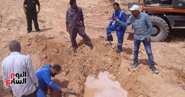 صور.. إزالة 3 تعديات لسرقة مياه الشرب من الخط الرئيسى بالضبعة فى مطروح