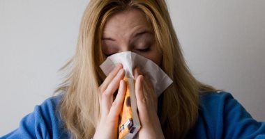 علاج البرد بالغرغرة والسوائل الدافئة