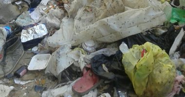 صور.. قارئ يشكو من انتشار القمامة بحى الأربعين فى السويس