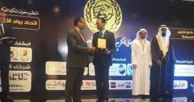 تكريم رئيس جامعة أسوان وعميد هندسة الطاقة ضمن أفضل مائة شخصية عربية