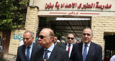 محافظ القاهرة يطمئن على انتظام سير امتحانات نهاية العام للشهادة الإعدادية
