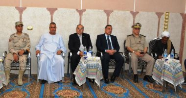 محافظ سوهاج ومدير الأمن يؤديان واجب العزاء لأسرة شهيد "سيناء 2018 "