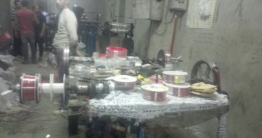 صور.. ضبط مصنع أدوات كهرباء يستخدم خامات ردئية لإنتاج أسلاك بمنشأة ناصر