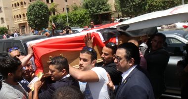 فيديو وصور.. وصول جثمان الطالبة مريم مسجد الشربتلى بالتجمع تمهيدا لصلاة الجنازة