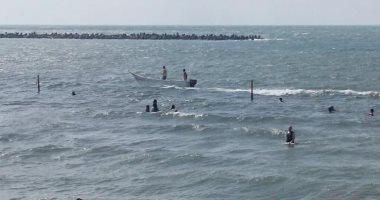 إنقاذ 7 حالات من الغرق بشاطئ رأس البر