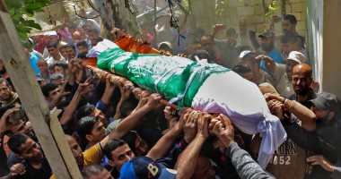 صور.. تشييع جثمان شهيد فلسطينى عقب إصابته برصاص الاحتلال