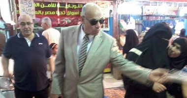 صور .. رئيس مدينة المحله يتفقد أسواق تحيا مصر ويستمع لآراء المواطنين