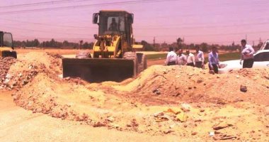 صور.. إزالة التعديات على 15 فدان بمدينة البلينا بسوهاج