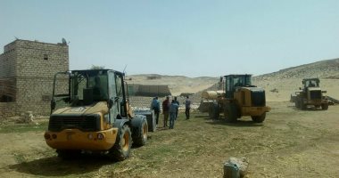 محافظ أسيوط : إزالة 8 حالات تعديات على أراضى الدولة واسترداد 831 فدان