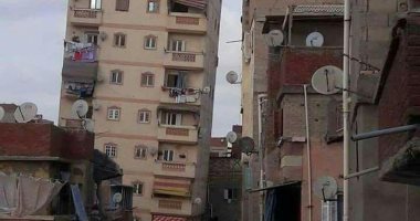 صور.. عقار "غبريال المائل" يهدد حياة سكان شرق الإسكندرية ومطالب بإزالته
