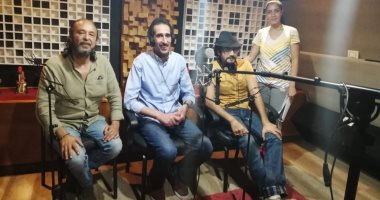 مجدى الجلاد ومعتز عبد الفتاح ووفاء عامر فى كواليس "كرفان" على راديو النيل