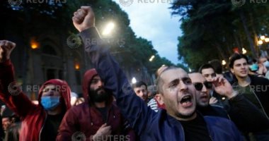 الشرطة الجورجية تشتبك مع متظاهرين يحتجون على بناء محطة للطاقة