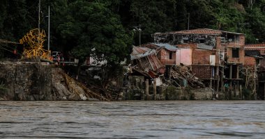 صور.. إجلاء أكثر من 600 شخص شمال شرق كولومبيا بسبب الفيضانات